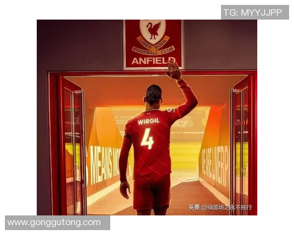 孤独的足球明星在绿茵场上追逐梦想的背影与心灵的挣扎