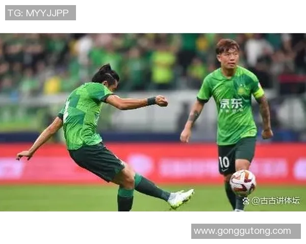 重庆足球队在选拔赛中以74分稳居积分榜首位